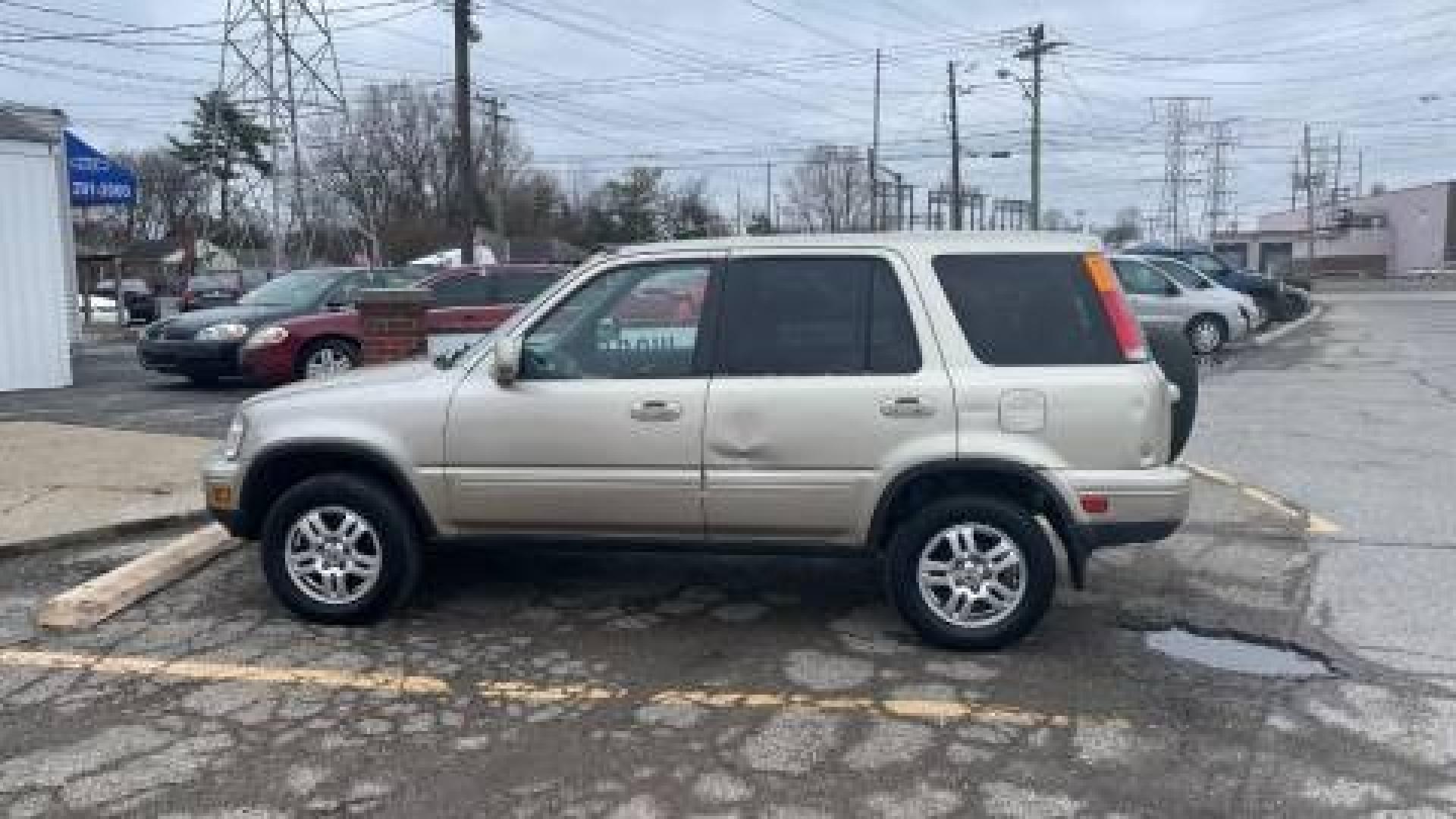 2000 Gold /BEIGE Honda CR-V SE 4WD (JHLRD1879YC) with an 2.0L L4 DOHC 16V engine, 4-Speed Automatic Overdrive transmission, located at 2710A Westlane Rd., Indianapolis, IN, 46268, (317) 291-2000, 39.885670, -86.208160 - Photo#3